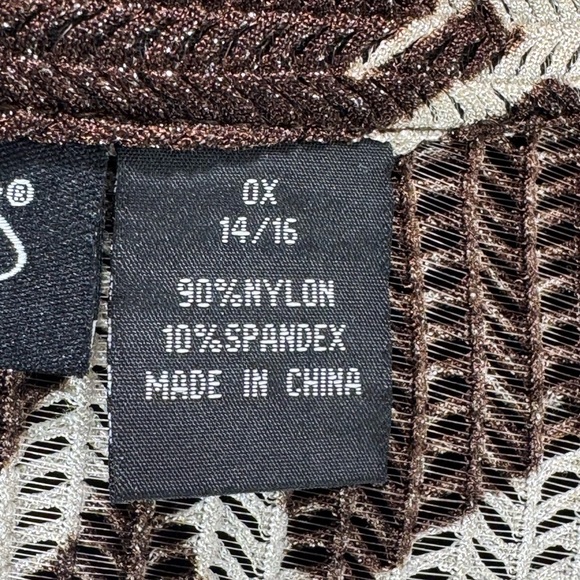 Maggie Barnes Chic Black and White Geometric Cardigan - Picture 8 of 8